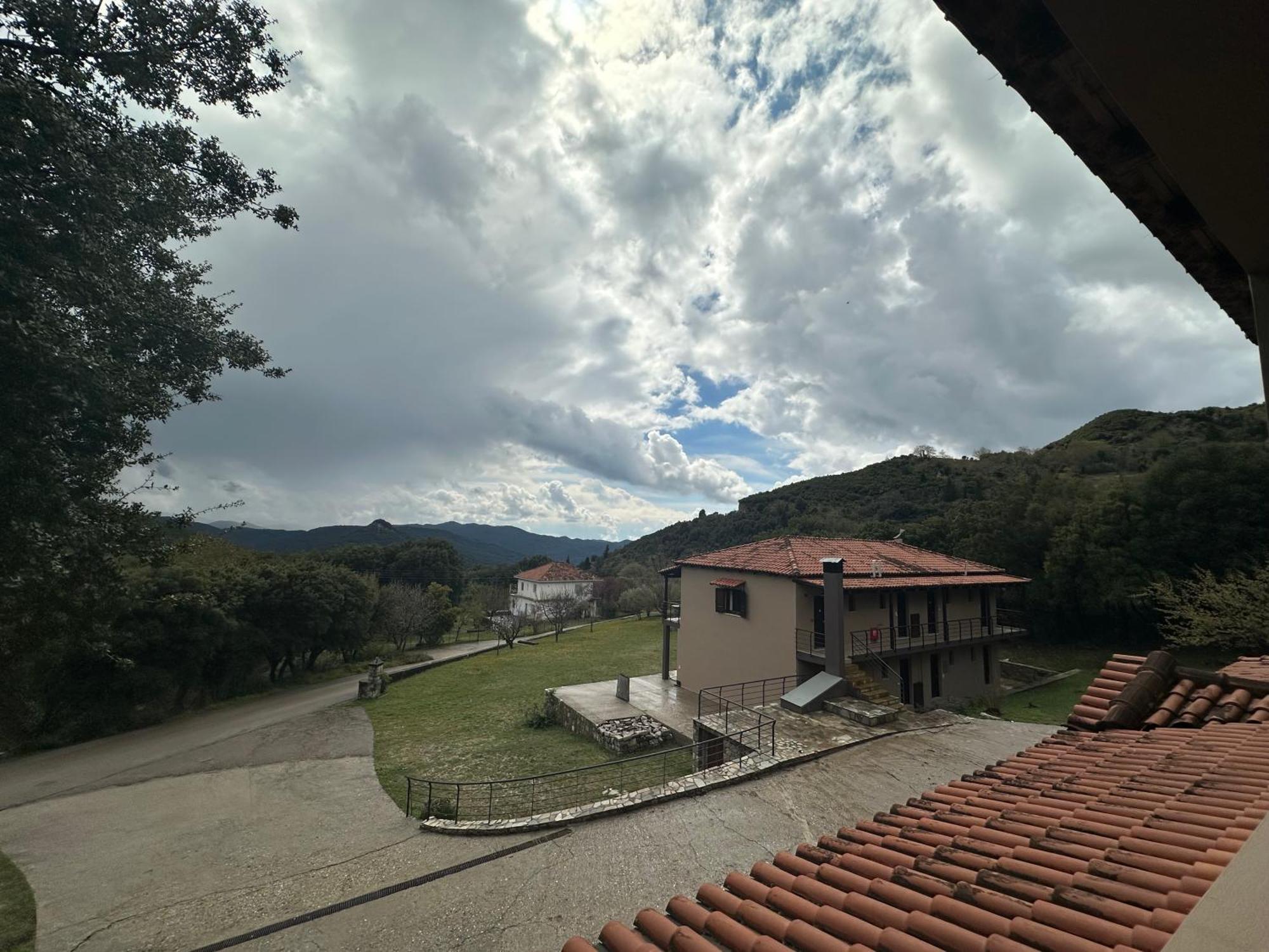 Panthoron Tzoumerka Vourgareli Luaran gambar